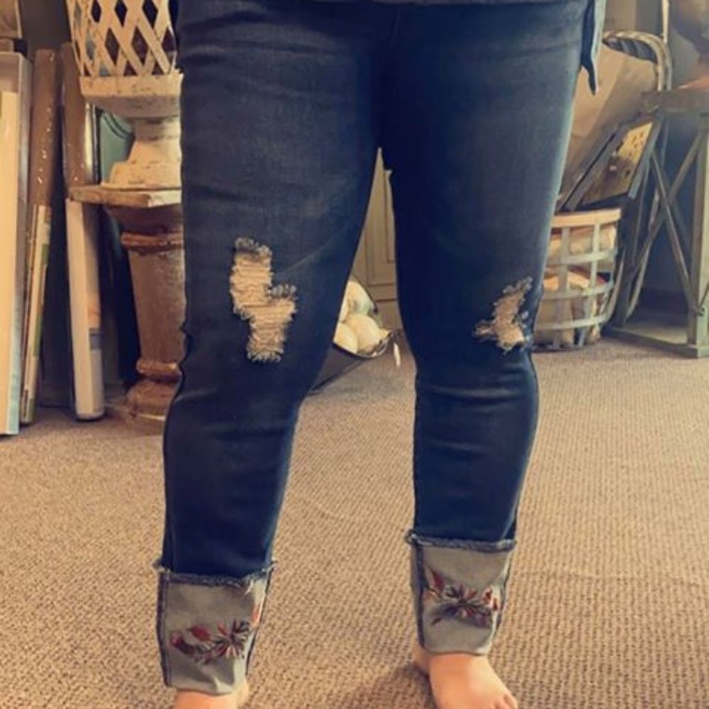 Angel Premium Kim Capri Embroidered Cuff!!! NWT!!!